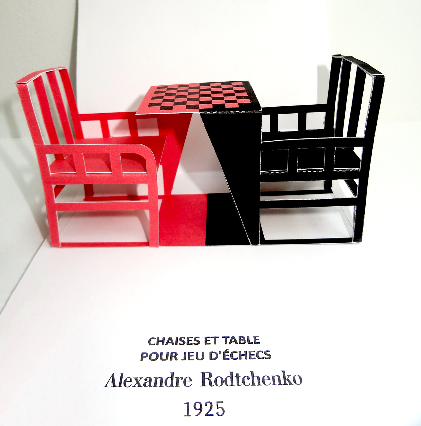 Dominique Ehrhard, "Chaises et table pour jeu d'échecs"